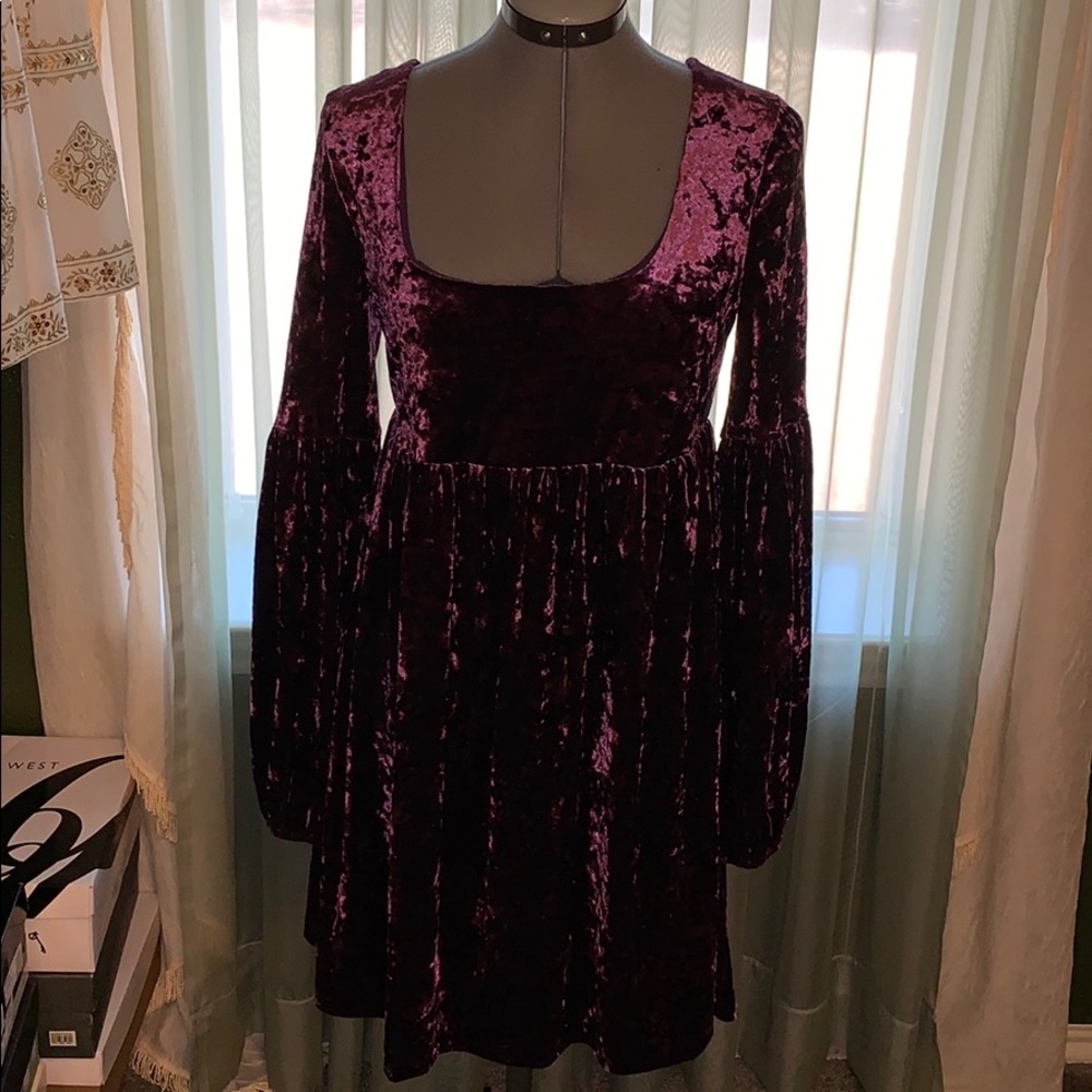 Long sleeve scoopneck dress